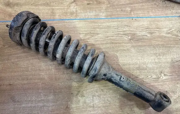 Land Rover Discovery 3 - LR3 Front shock absorber with coil spring 03139A