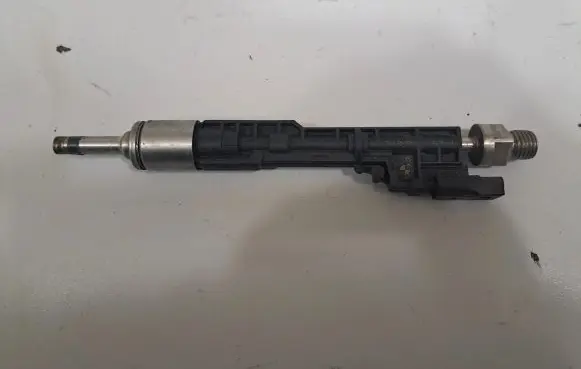 BMW 4 F32 F33 Fuel injector 7645960 8625397