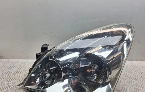Toyota Corolla Verso AR10 Headlight/headlamp 811700F010