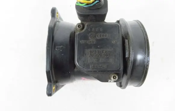 Audi A6 S6 C5 4B Mass air flow meter 078133471E