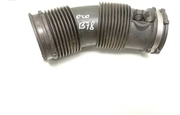 Volvo V40 Air intake hose/pipe 31370134