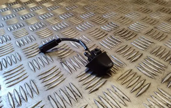 BMW 3 E90 E91 Windshield washer spray nozzle 