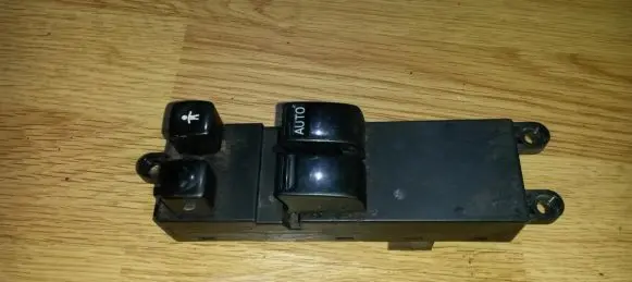 Nissan Primera Electric window control switch