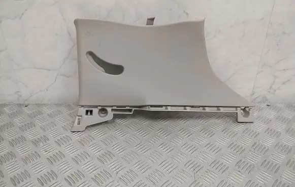 Nissan Leaf II (ZE1) (D)pillar trim (top) 769345SH0A