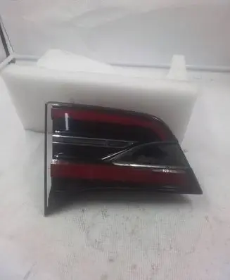 Tailgate rear/tail lights