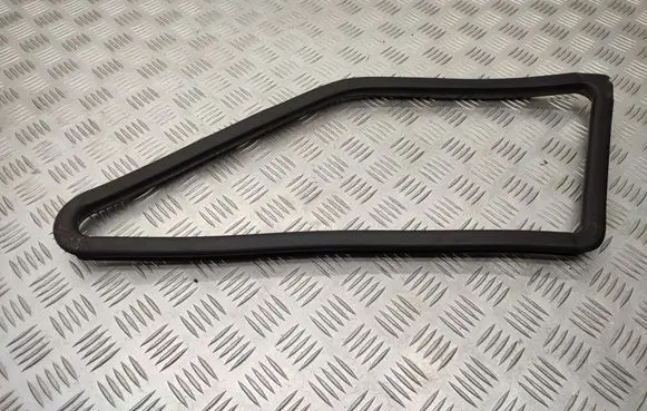 Iveco Daily 6th gen Rubber seal front door window/glass 
