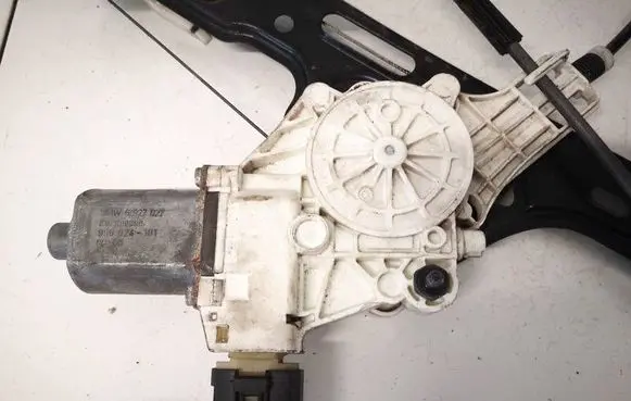 BMW 1 E81 E87 Front door window regulator motor 6927027 996624101