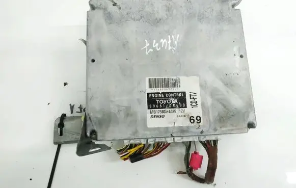Toyota Avensis T250 Engine control unit/module 8966105690 89661-05690
