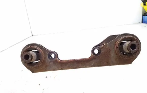 Nissan Qashqai Rear differential/diff mount bracket 