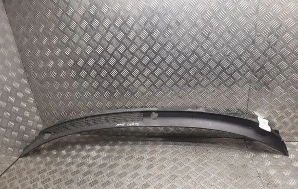 Mitsubishi Pajero Sport I Wiper trim MR221996