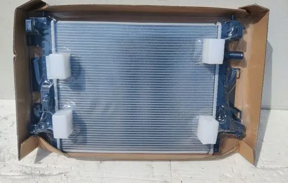 Renault Twingo II Coolant radiator CR22322000S