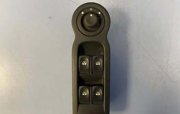 Renault Modus Electric window control switch 8200379694 8200379694A