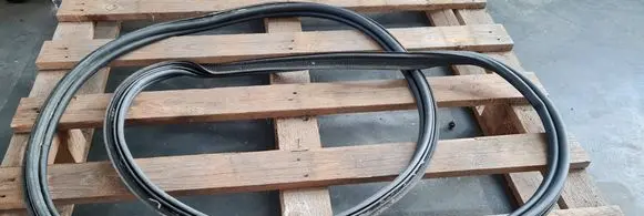 Chrysler Pacifica Seal rubber (tailgate) USZKLPA