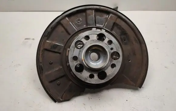Mercedes-Benz CLS C218 X218 Rear wheel hub A2043500841