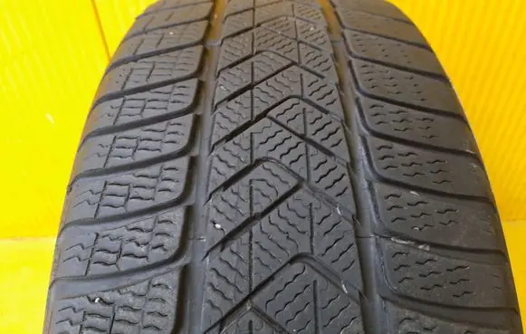 Tesla Model 3 R18 winter tire 