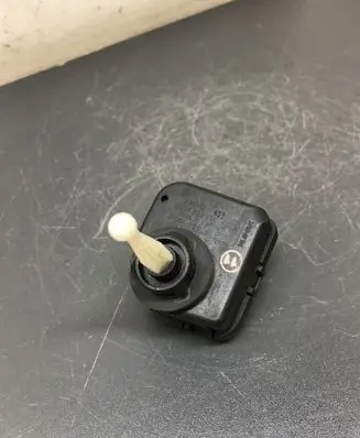 Audi A8 S8 D2 4D Headlight level adjustment motor 4D0941295