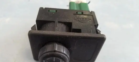 Nissan Primera Wing mirror switch
