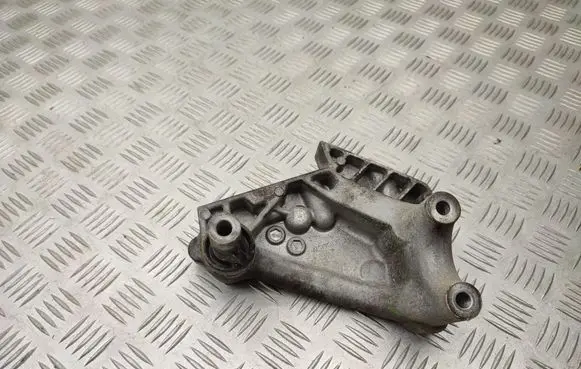 Skoda Octavia Mk3 (5E) Engine mounting bracket 04L199207
