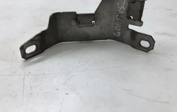 Volkswagen Golf VII Other engine bay part
