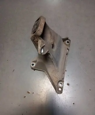 Volkswagen PASSAT B5 Engine mounting bracket 8D0199308L
