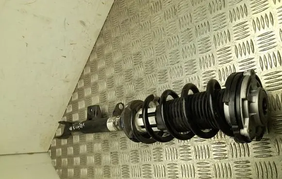 BMW 5 G60 G61 Front shock absorber with coil spring 5B3E082
