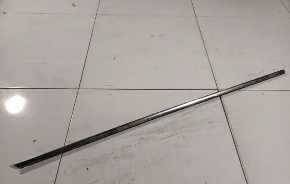 Skoda Superb B6 (3T) Front door glass trim molding 