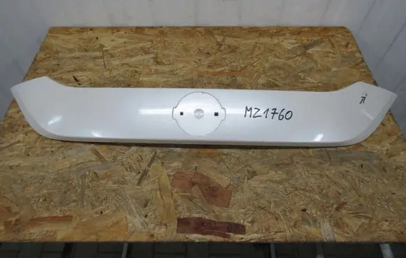 Nissan Juke II F16 Trunk door license plate light bar 