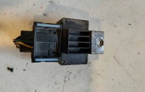 Renault Megane III Glow plug pre-heat relay 8200859243
