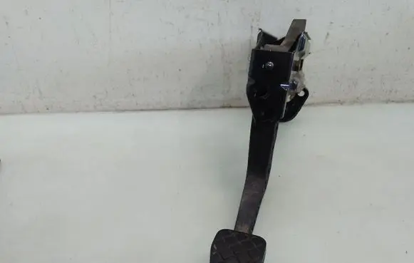 Volkswagen New Beetle Clutch pedal 