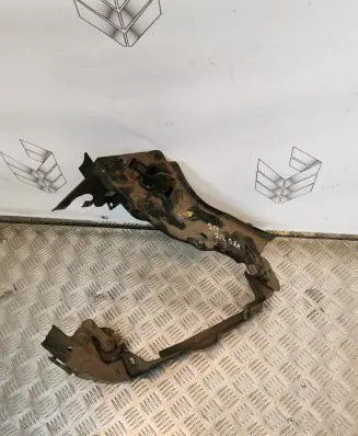 Mercedes-Benz E W211 Headlight/headlamp mounting bracket