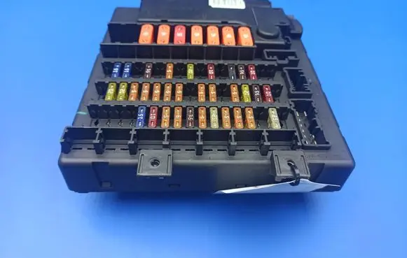 BMW Z4 E85 E86 Fuse module 6905228