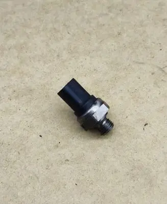 Mercedes-Benz C W203 Fuel pressure sensor A0061531128 05T011