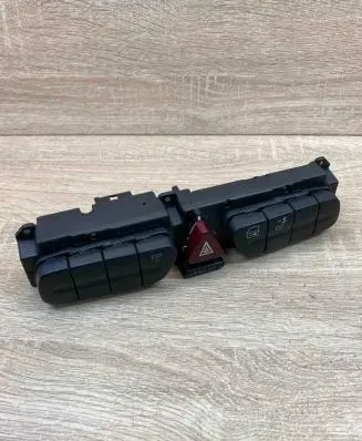 Mercedes-Benz C W203 Hazard light switch 2038203710 3306010102