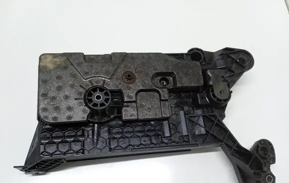 Skoda Octavia Mk3 (5E) Battery tray 5Q0915331K