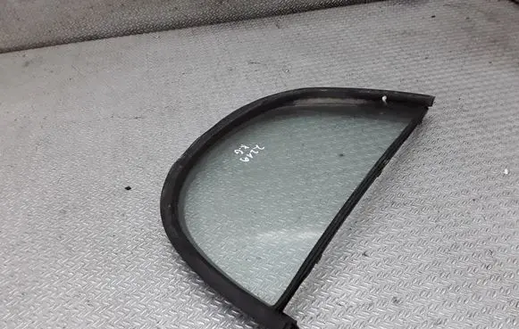 Toyota Yaris Rear vent window glass 