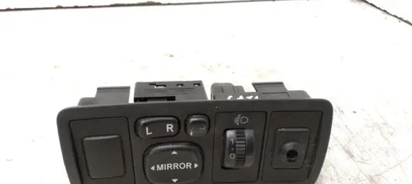 Toyota Avensis T250 Wing mirror switch 8415205051 183575