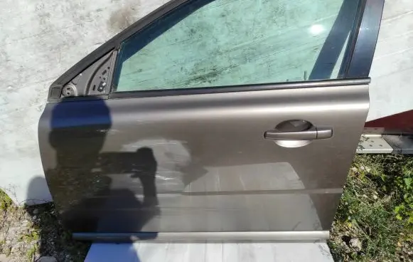 Volvo V70 Front door
