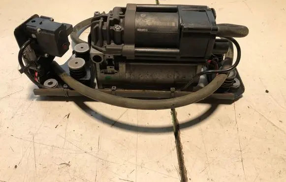 BMW 5 F10 F11 Air suspension compressor/pump 6789450 24449710 10R036089
