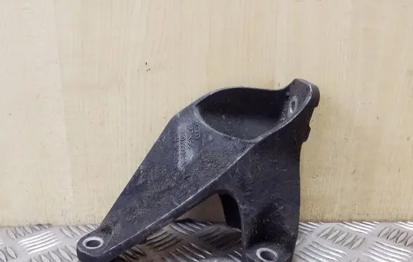 Audi A6 S6 C6 4F Engine mounting bracket 4F0199307N