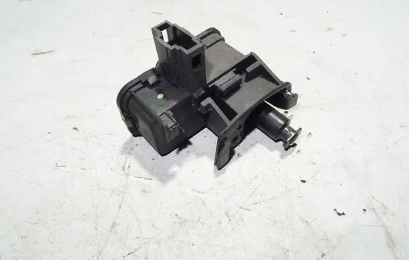 Audi A4 S4 B8 8K Fuel tank cap lock 8K0862153H