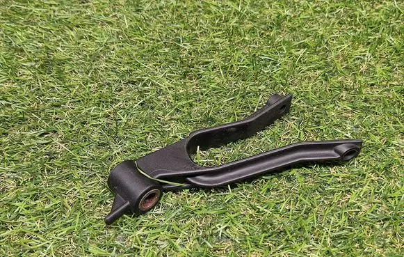Opel Astra H Radiator mount bracket 13162131
