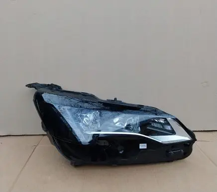 Peugeot 3008 II Headlight/headlamp