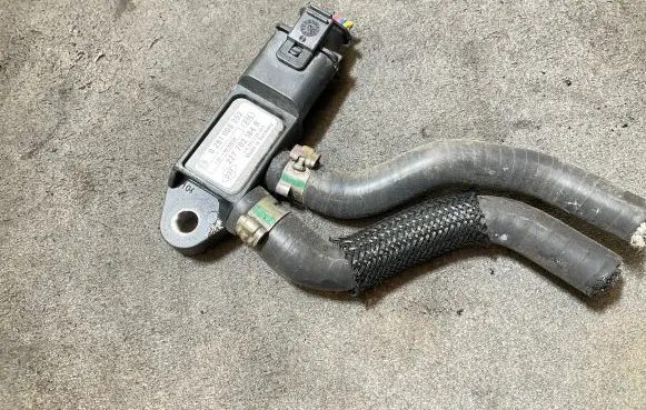 Nissan Qashqai Exhaust gas pressure sensor 227702184R 121119T2002E 0281006252