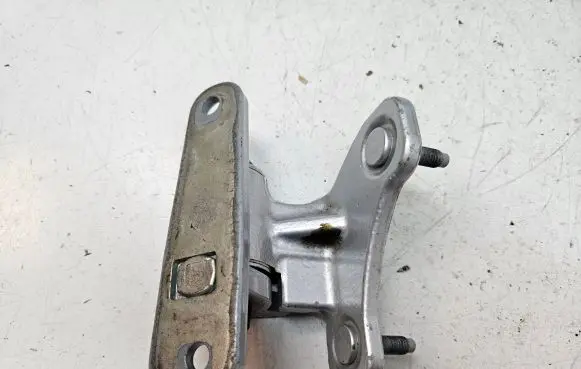 Mercedes-Benz E W212 Front door lower hinge 