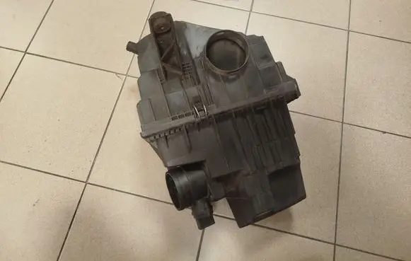Air filter box