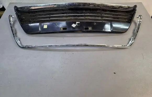 Toyota Auris E180 Front bumper upper radiator grill 5311202390 5311202410
