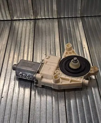 Mercedes-Benz E AMG W212 Front door window regulator motor 0130822637