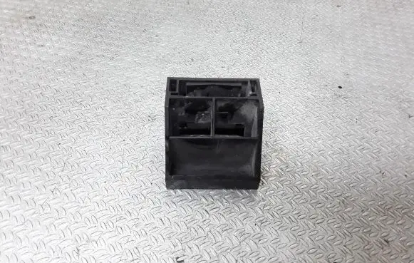 BMW 5 E60 E61 Radiator mount bracket 17117544526