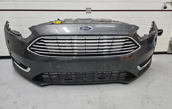Ford Focus Front bumper F1EB17B769AA 9176620100000 18XRWL782