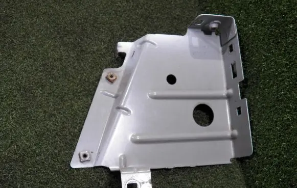 Renault Master III Fender mounting bracket 631221215R